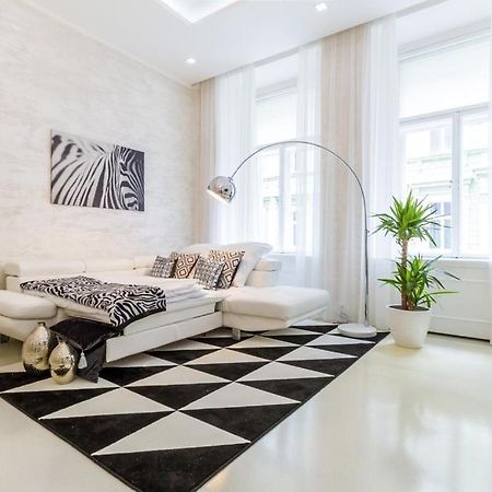 פראג Stylish Apartment 5 Minutes Walk From City Center מראה חיצוני תמונה